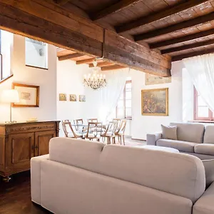  Appartement Palazzo Del Pero Luxury Attic - Bymyhomeincomo